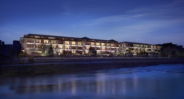 Exterior_Night