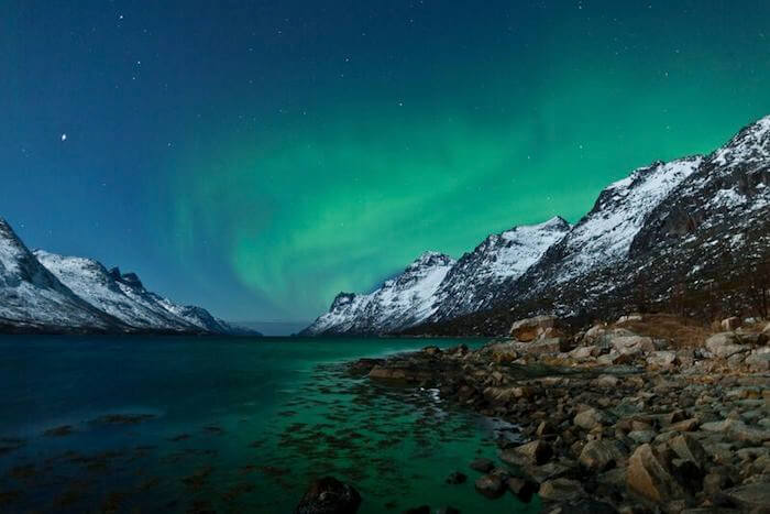 finland-northern-lights-kayak-shk