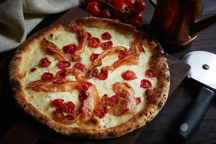 pepperoni and ham pizza 