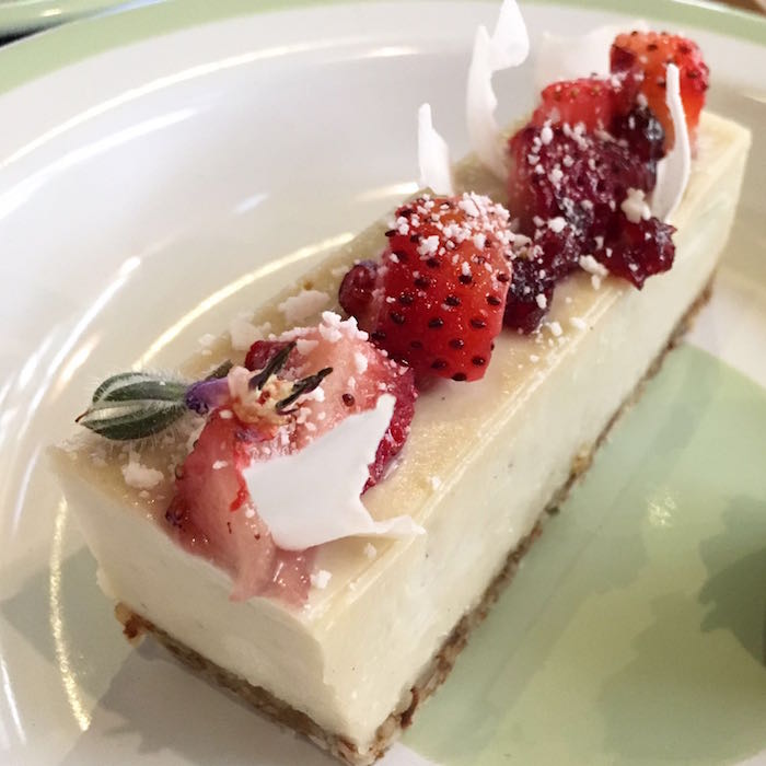 strawberry and coconut cheesecake slice