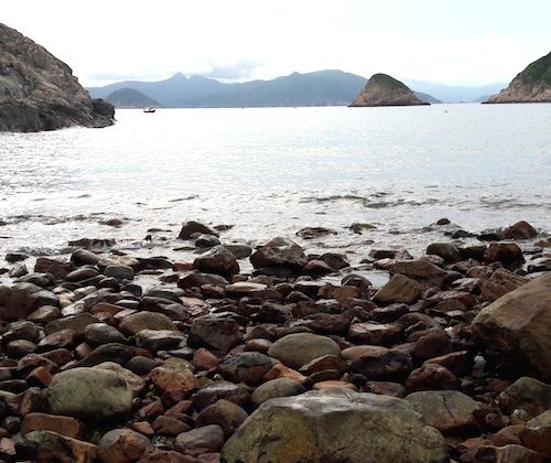 rocks by the ocean in hong kong