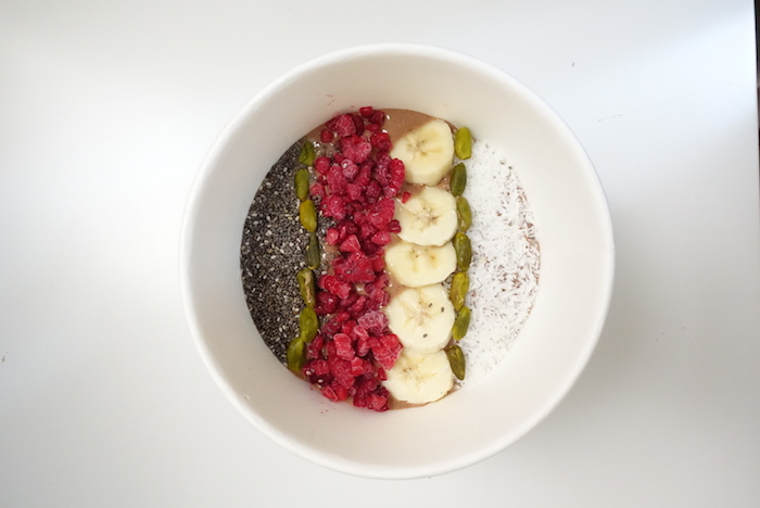 chia seed and goji berry smoothie bowl from genie juciery