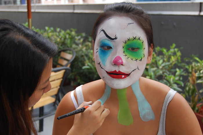painting a clown collar