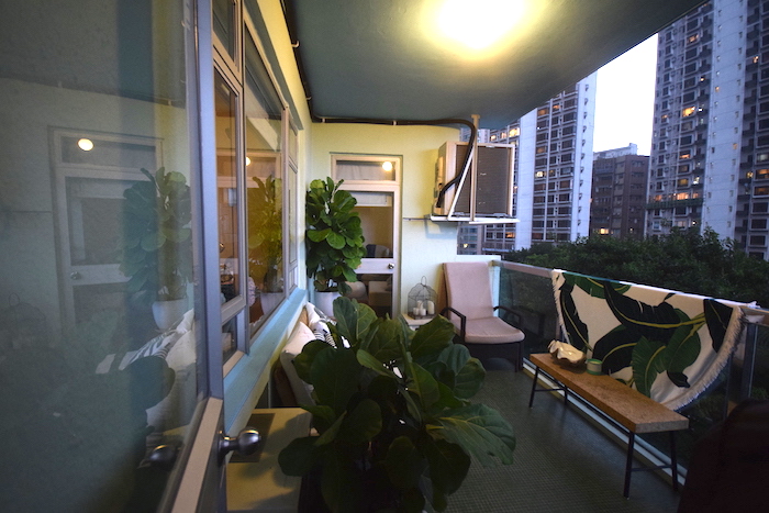 outdoor balcony on conduit road