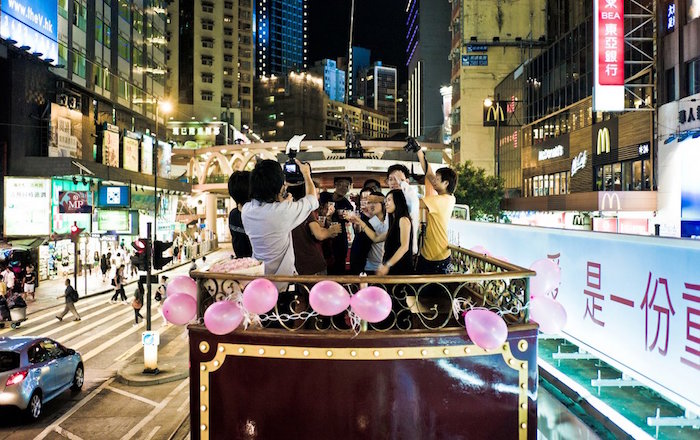 party-tram-celebrate-engagement-in-hong-kong