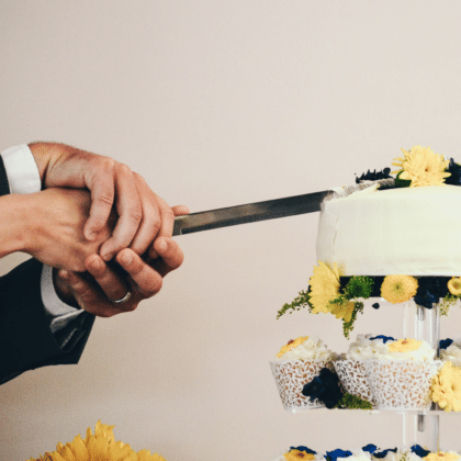Best wedding cakes: cake cutting