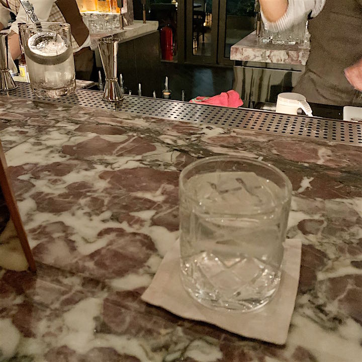 Henry cocktail bar