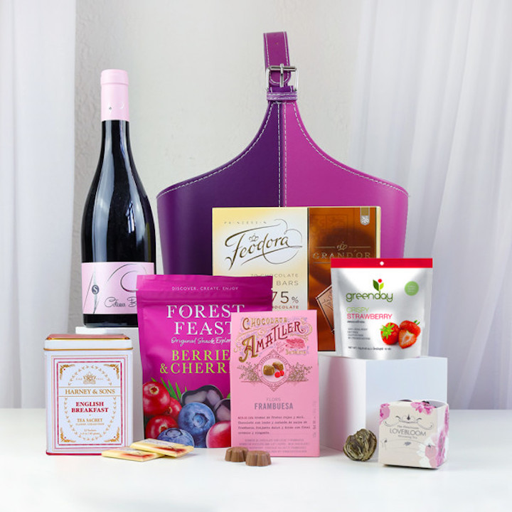 hampers gifts gift hamper holidays festive food christmas hong kong lifestyle the gift hong kong gourmet special occasion dried berries cherries raspberry chocolate wines tea