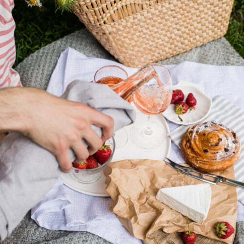 On-the-Lawn-Series-Rosé-on-the-Lawn