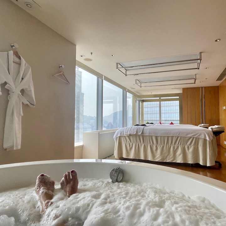 w hong kong bliss spa jacuzzi