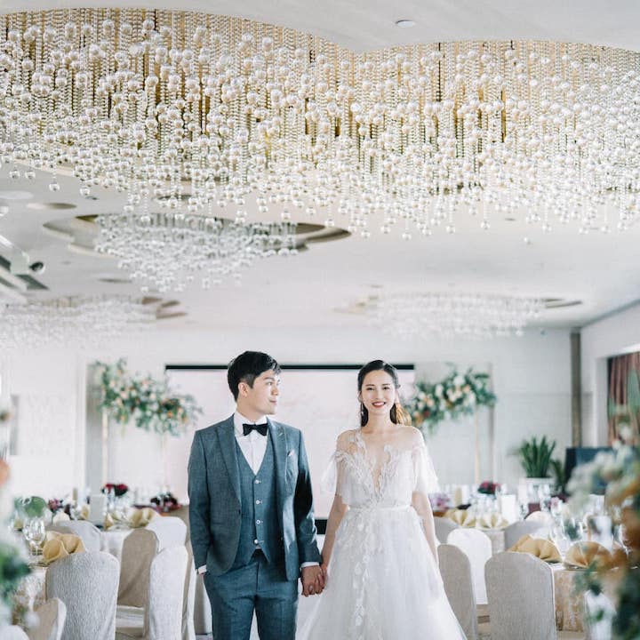 top hotel wedding venues hong kong cordis crystal chandelier ballroom mong kok michelin star