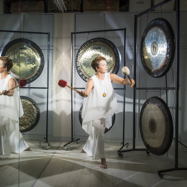 meditation meditate hong kong mindfulness centres studios sessions wellness red doors studio gong bath