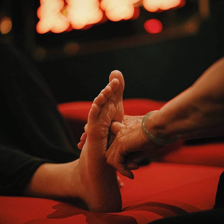 foot massage reflexology feet therapies treatments shanghai style pedicures parlours spas hotel kowloon hong kong wellness beauty tai pan reflexology parlour