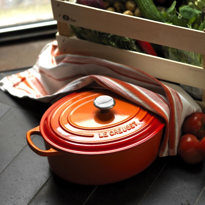 christmas gifts for her women girlfriend wife holiday presents hong kong ideas le creuset oval casserole 25cm flame cookware tablewear pots pans cast iron
