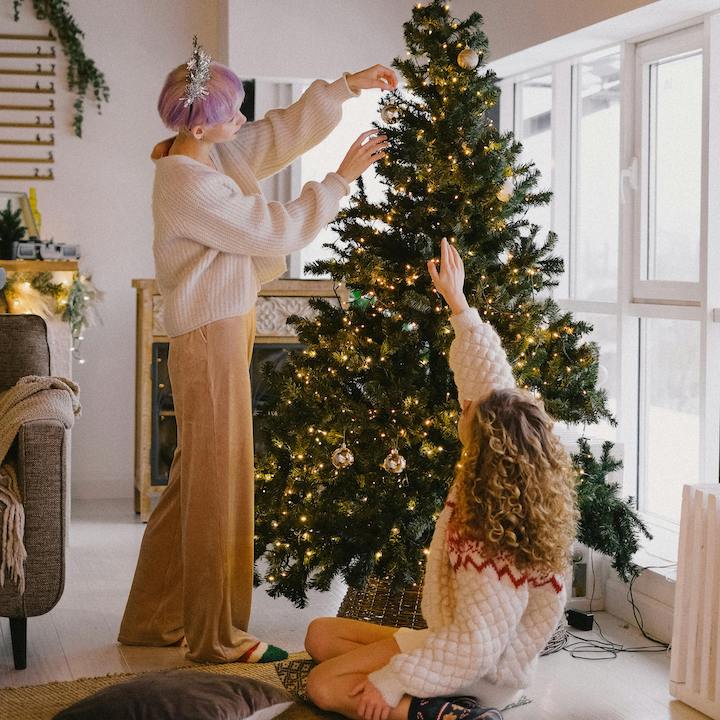 12 Dates of Christmas, Dating Inspo, Date Ideas: Tree Decorating