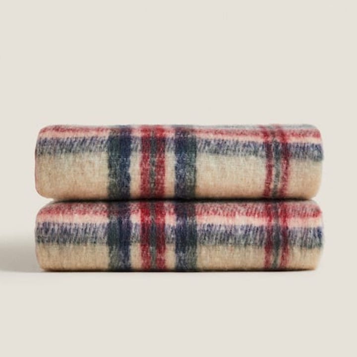Gift Ideas For Everyone, 2022 Christmas Gift Guide: Zara Home Tartan Check Blanket