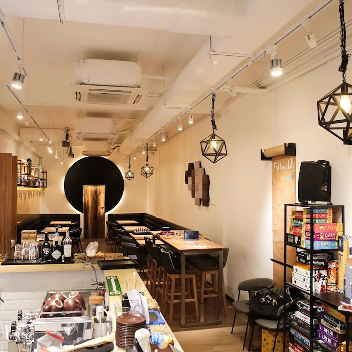 Kennedy Town Guide, Kennedy Town Board Game Cafe: Wheat & Wood