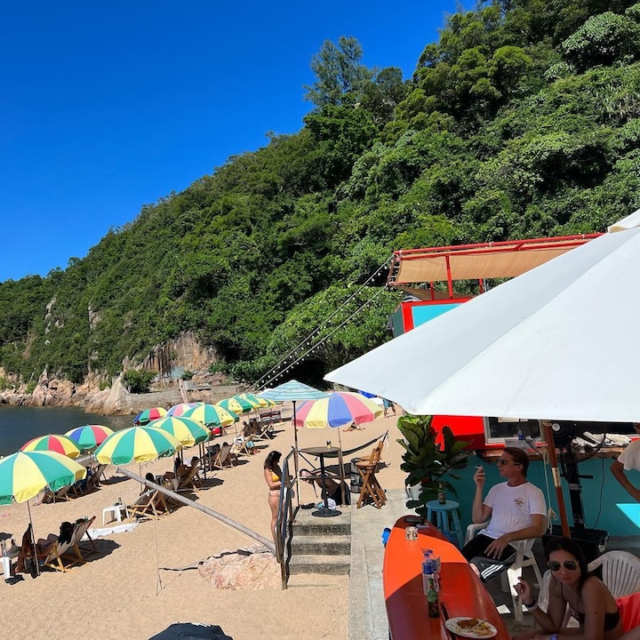 Seaview restaurant hong kong, beachside restaurant hong kong, restaurant with a view: Hing Kee Beach Bar, Cheung Chau restaurant