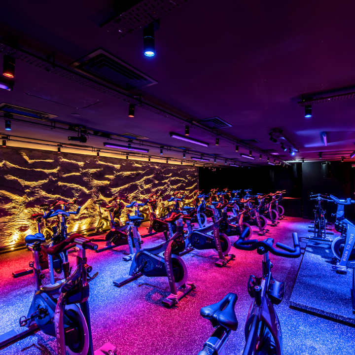 XYZ fitness studio health club hong kong spin class