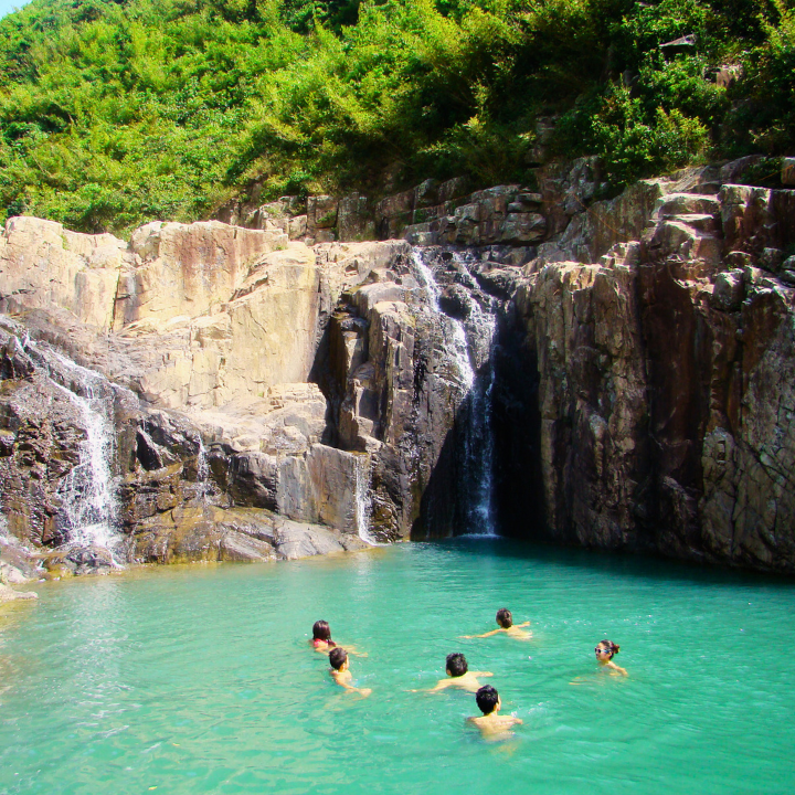 Say Kung Rock Pool also known as Sheung Luk Stream is a brisk walk to reach one of the most stunning spots for waterfalls and natural pools in Hong Kong.