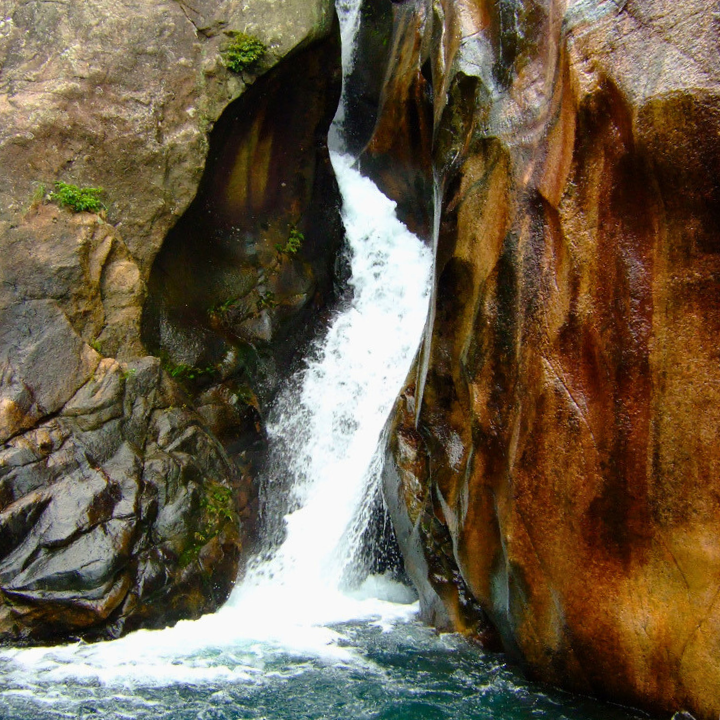 Ma Dai Stream or Tai Shui Hang located in Ma On Shan Country Park is as short hike and easy to navigate. 