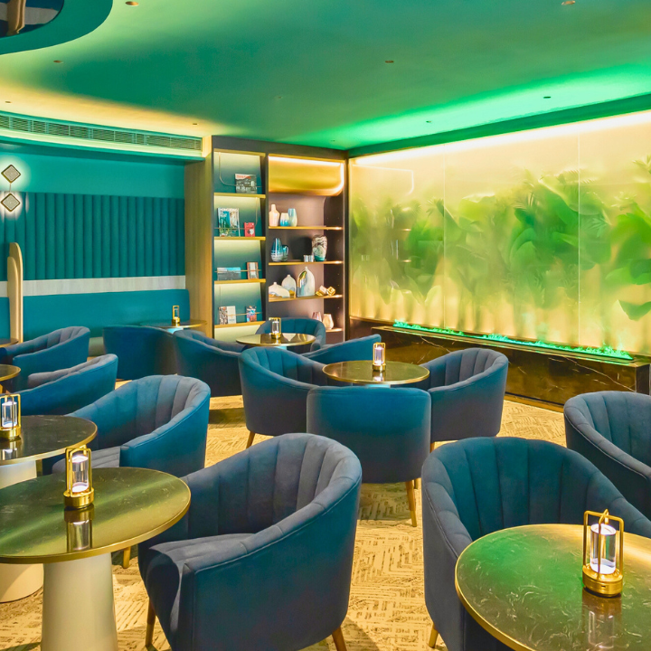 airport lounge Kyra