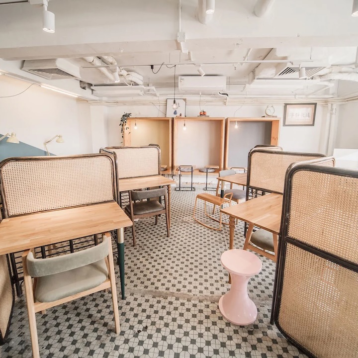 Coworking spaces hong kong, shared offices near me, co-working: Desk-one