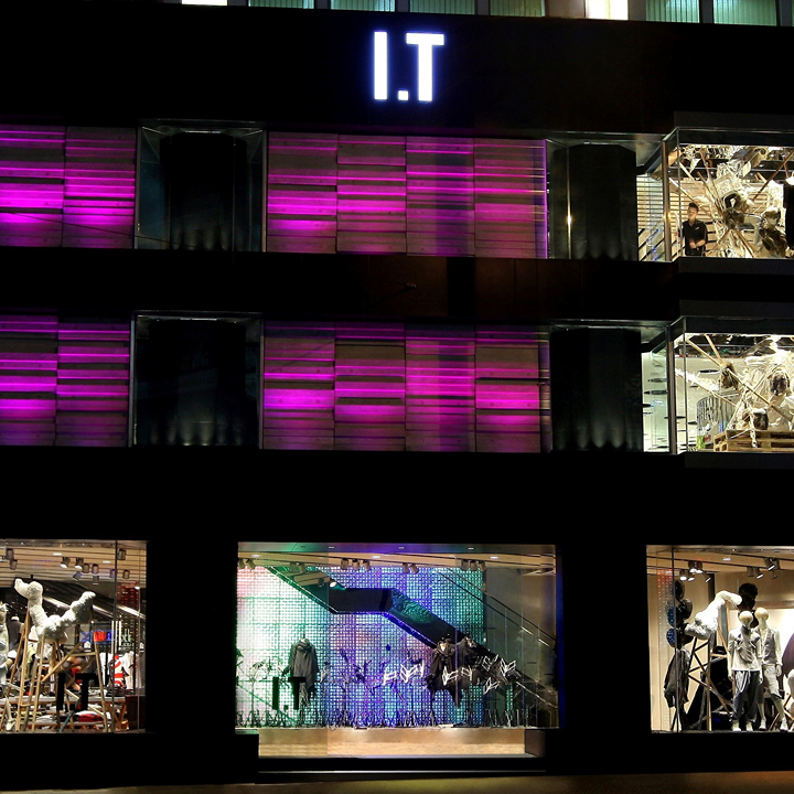 I.T Outlets Hong Kong IT Outlet Mall hk shopping style clothes multi brand store central causeway bay kowloon citygate 