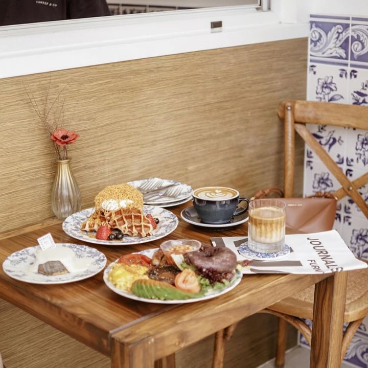 Yuen Long Guide Attractions Restaurants & More Nam Sang Wai Ha Pak Lai Yuen Long Park Yoho Mall shopping mall Hong Kong Brava Java Coffee cafe all-day breakfast