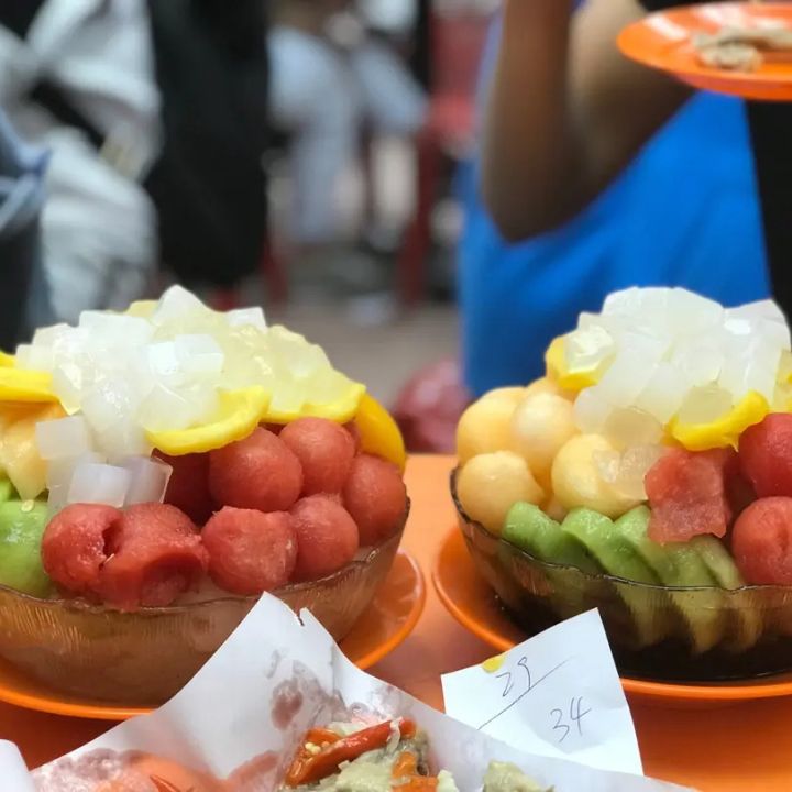 Yuen Long Guide Attractions Restaurants & More Nam Sang Wai Ha Pak Lai Yuen Long Park Yoho Mall shopping mall Hong Kong Kai Kee Dessert grass jelly balled fruits