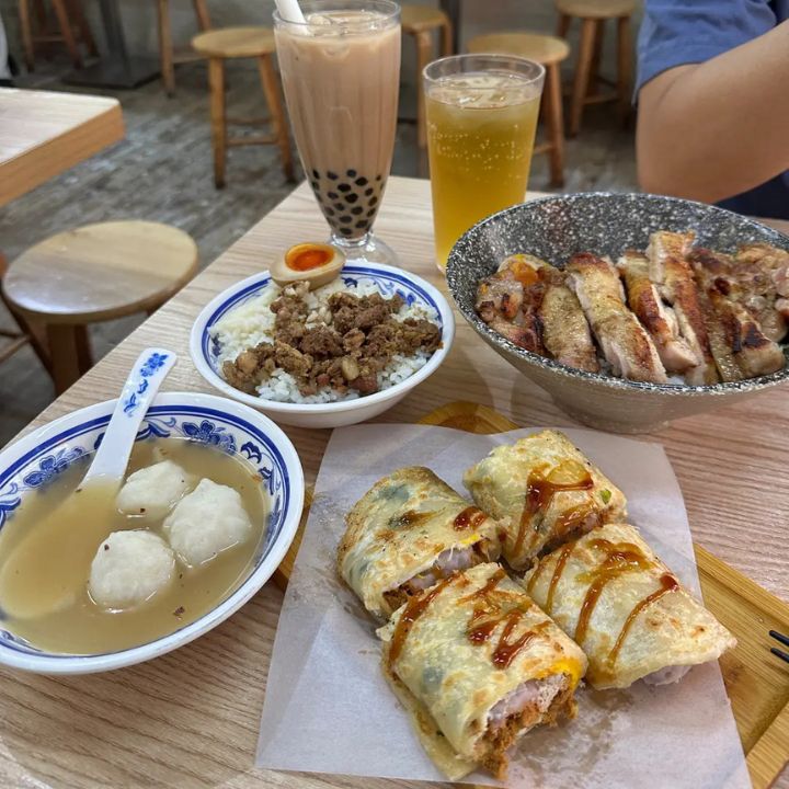 Yuen Long Guide Attractions Restaurants & More Nam Sang Wai Ha Pak Lai Yuen Long Park Yoho Mall shopping mall Hong Kong Luodong Rou Geng Fan Taiwanese cuisine