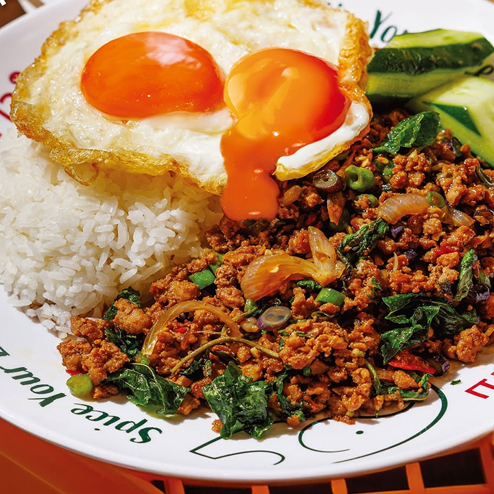 best set lunch deals in central; tommy yummy for thai set lunch including main snack and drink