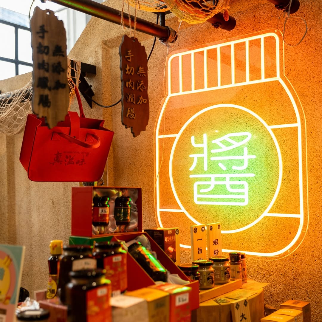 Step back in time as you dine, drink, shop & tour these historical buildings, landmarks and old sites in Hong Kong. Revitalised Historical Building Hong Kong: Central Market