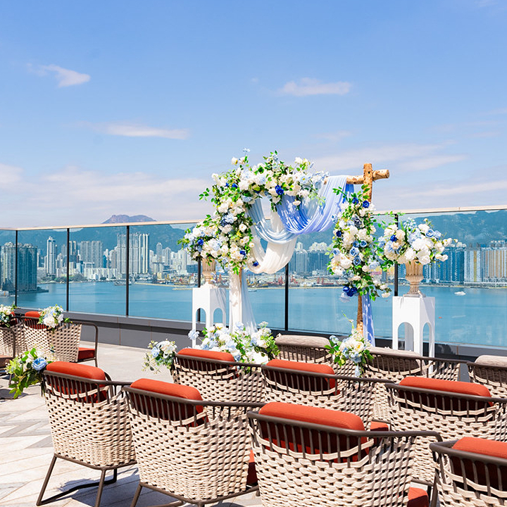 best alternative wedding venues in hong kong; cruise restaurant and bar