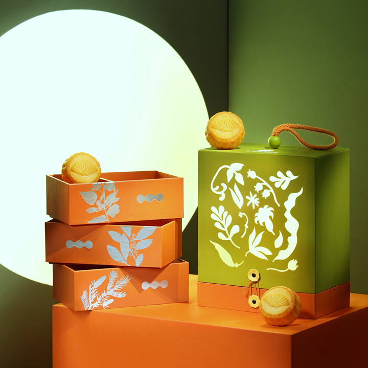 the best mooncakes to buy in hong kong 2025; mandarin oriental the landmark hk