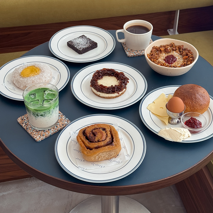 coffee, pastries, breakfast plate and nordic buns at venner, nordic cafe in hong kong, unique coffee shop in sheung wan