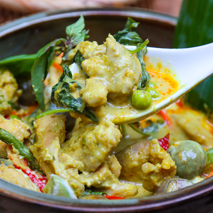 thai green curry at ruam wan chai, lunch deal buy one get one free offer at ruam hong kong