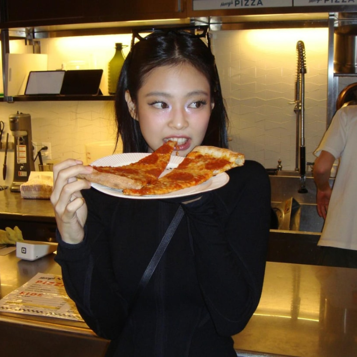 Jennie loves pizza so we'd recommend her to check out pizza in Hong Kong Jennie at Henry's Pizza