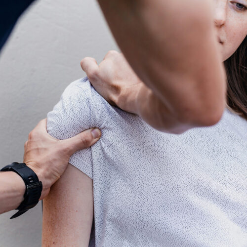 woman doing physiotherapy in Hong Kong, physiotherapist hong kong physical therapy health wellness clinic hk