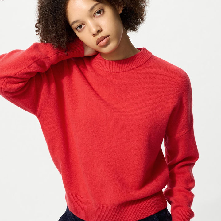 Uniqlo red sweater christmas jumper hong kong