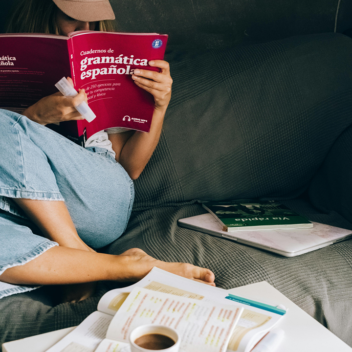 learn spanish in hong kong, woman learning spanish hong kong, the spanish academy hong kong