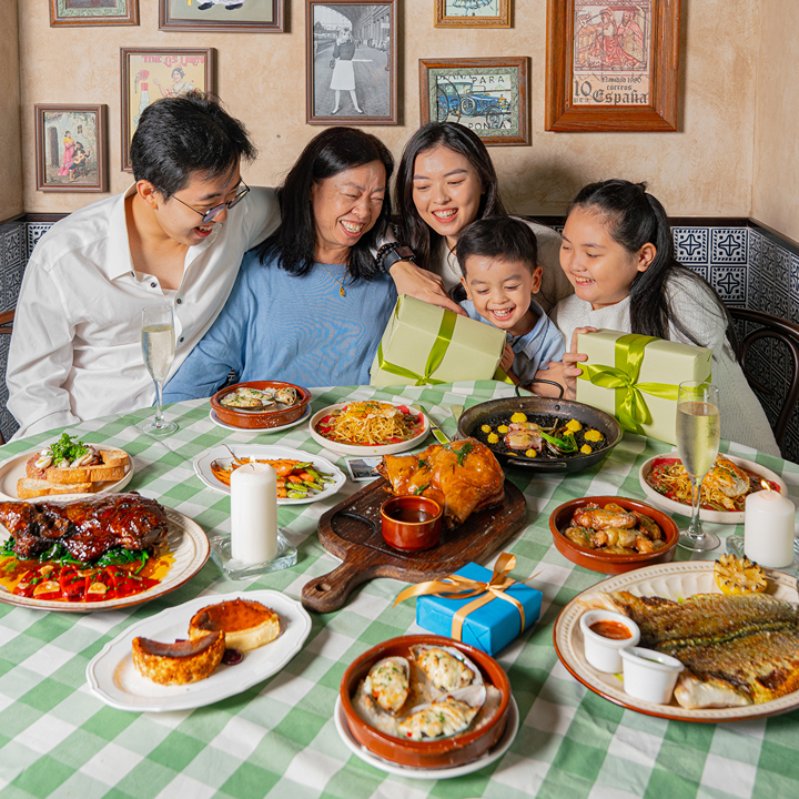 christmas dinner and christmas brunch spread at calle ocho with a family, festive dining out in hong kong 2025