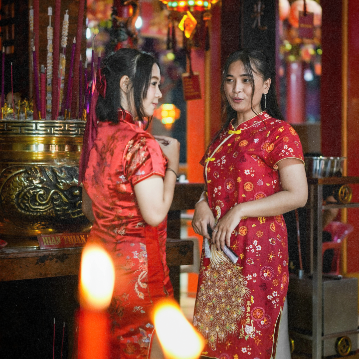 There's no better cure than friendship. Keeping your friends close during Ben Ming Nian will keep you uplifted and worry-free!