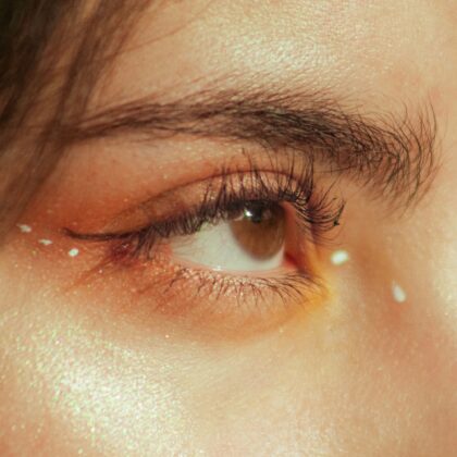 close-up shot photograph a woman's eye and perfectly groomed eyebrows