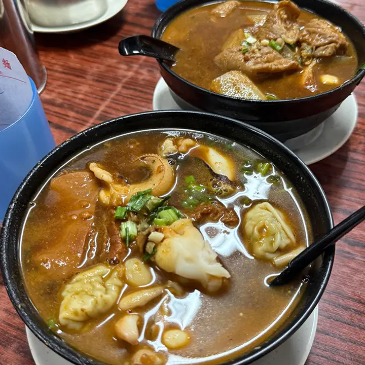 best cart noodles in hong kong: Wing Kee noodle for local cart noodles