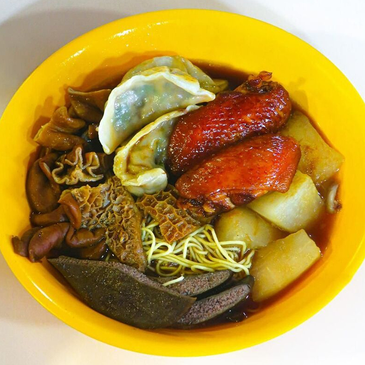 best cart noodles in hong kong: Man Kee Cart Noodles MICHELIN recommended cart noodle hong kong man kee