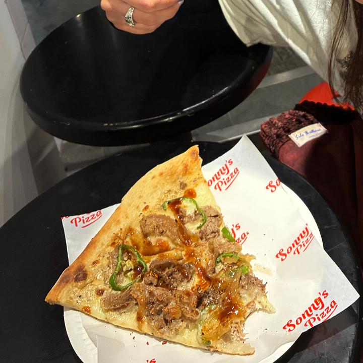 late night eats in Hong Kong; Sonny's pizzeria, slice of pizza at Sonny's in Central