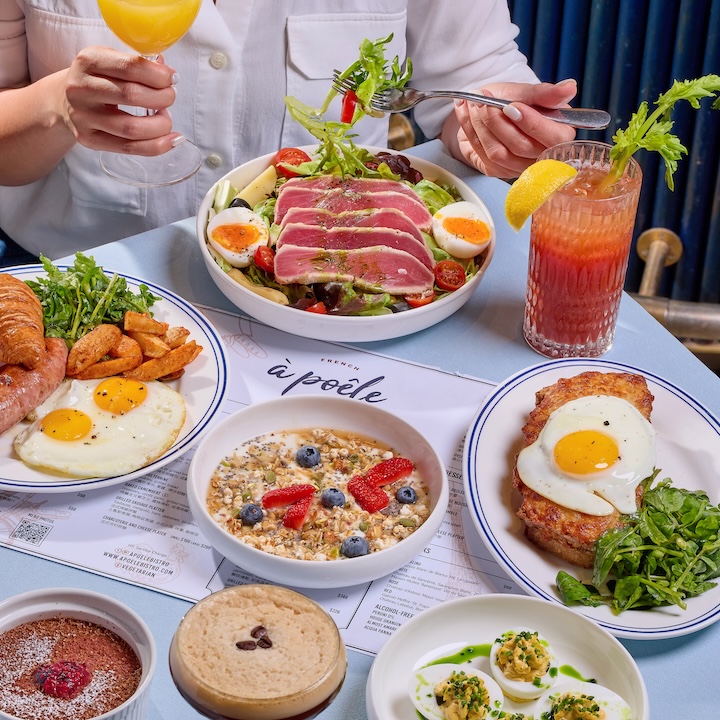group shot of Aฬ Poeฬle Set Brunch with Free-Flow Cocktails