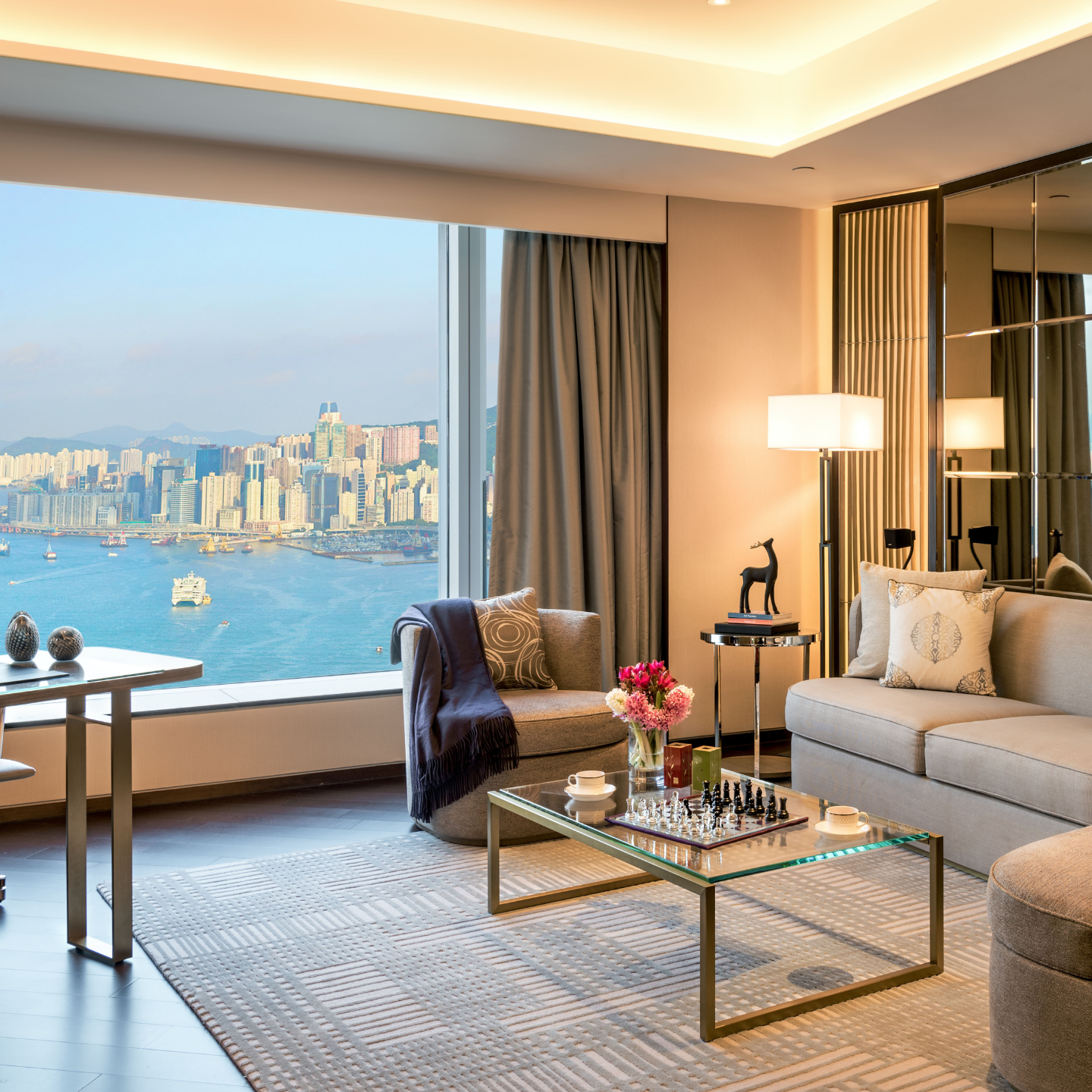 Serviced apartment in Four Seasons Place with a view