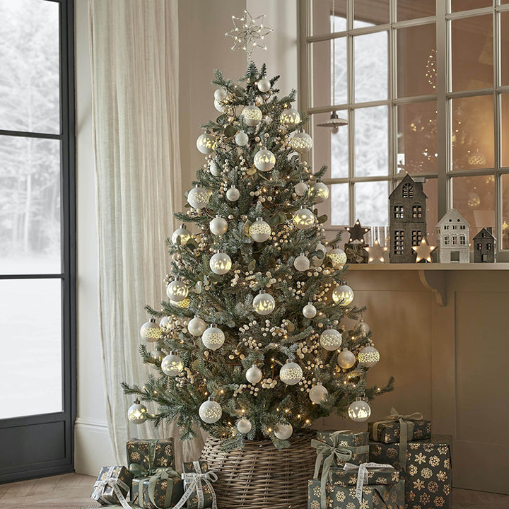 Decorated Christmas Tree from Woodsy Garden Hong Kong